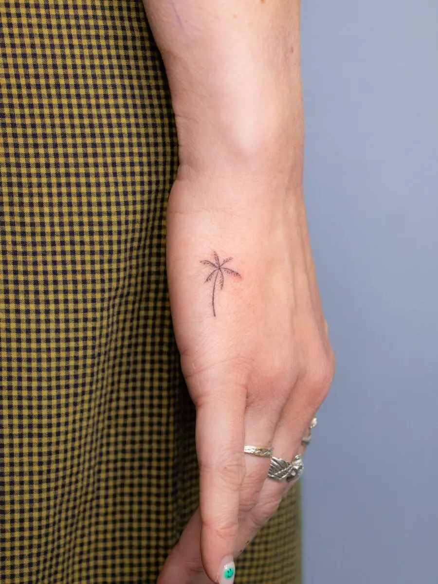 Stylish minimalist palm tree tattoo design