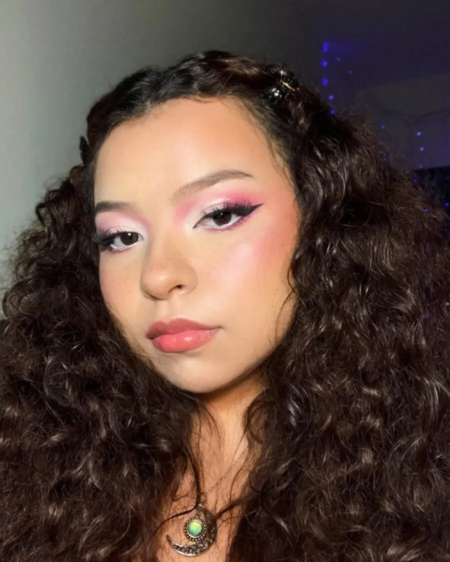 Glam Pink Makeup for Round Faces