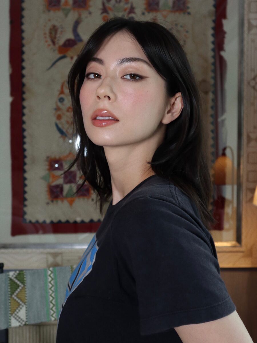 Effortless glam for round face shape