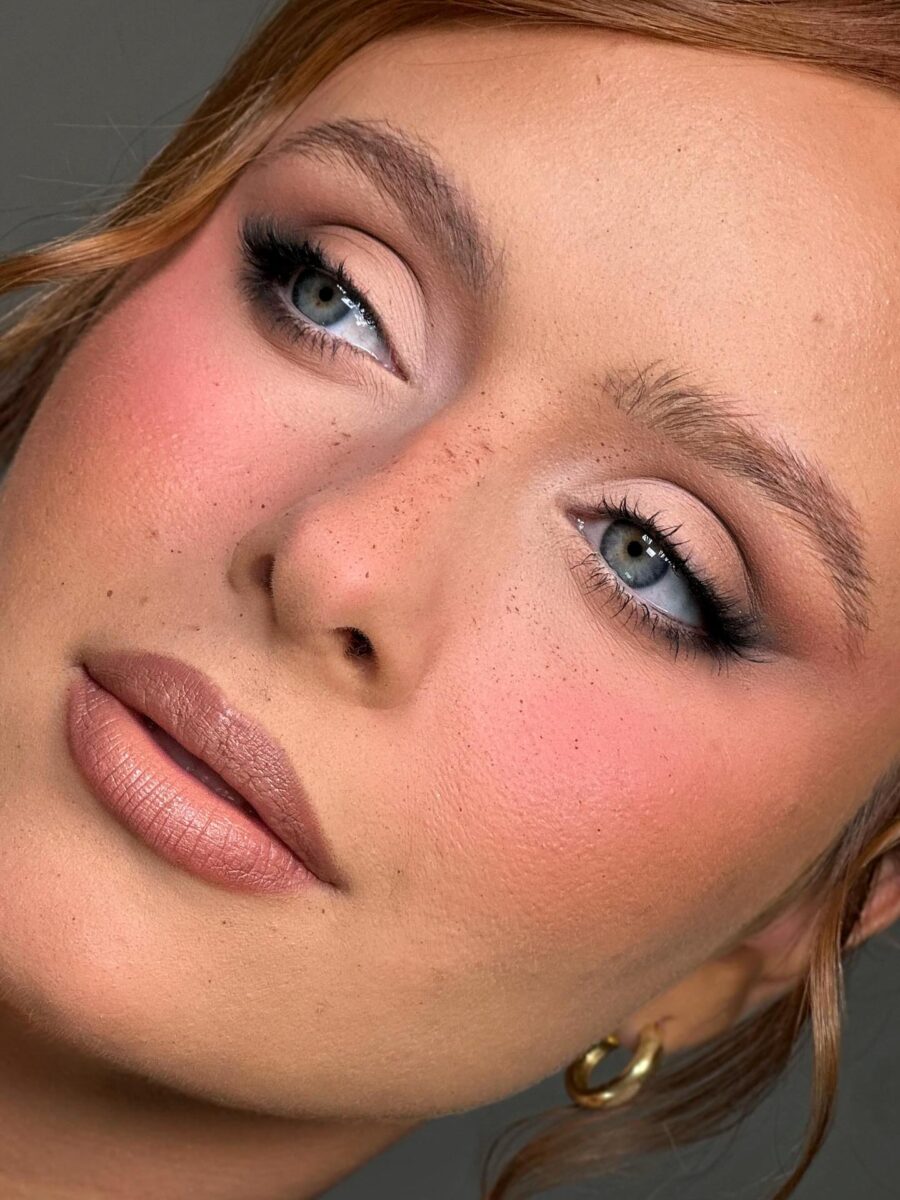 Luminous makeup for round faces
