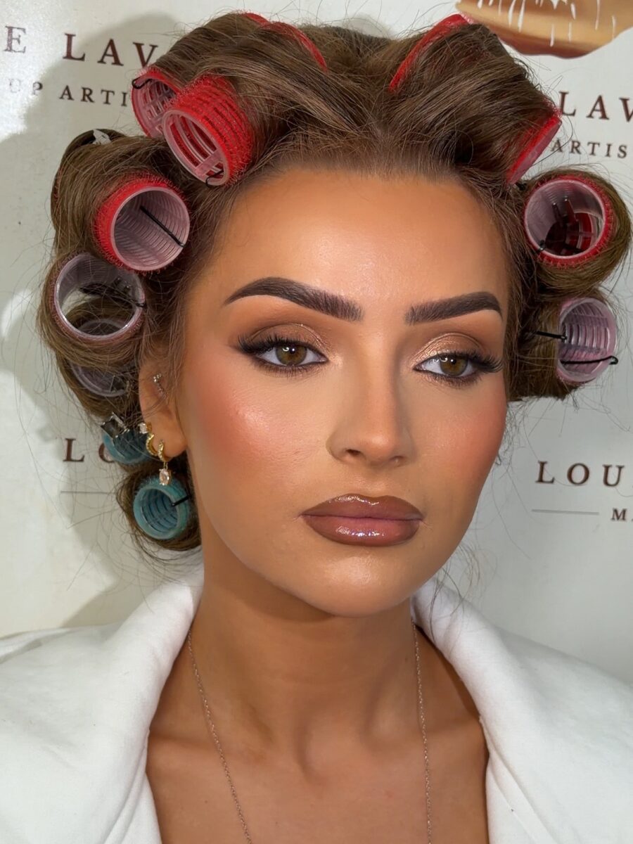 Glamorous round face makeup for any occasion
