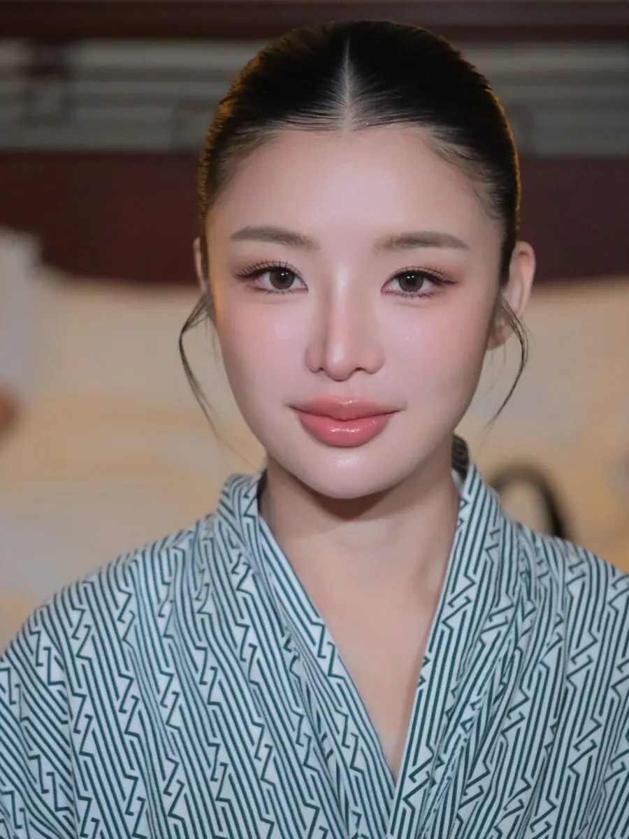 Effortless natural makeup for round faces