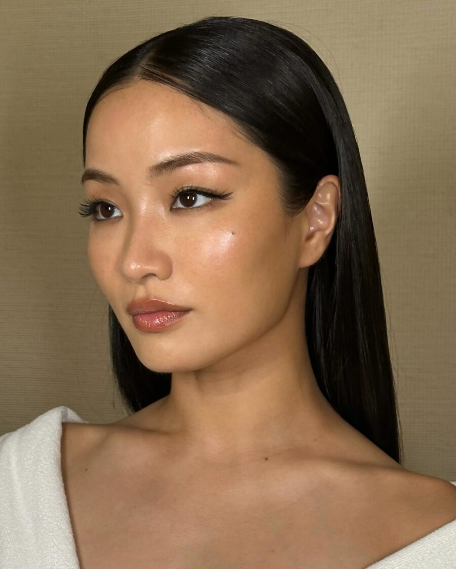 Sleek makeup enhancing round face elegance