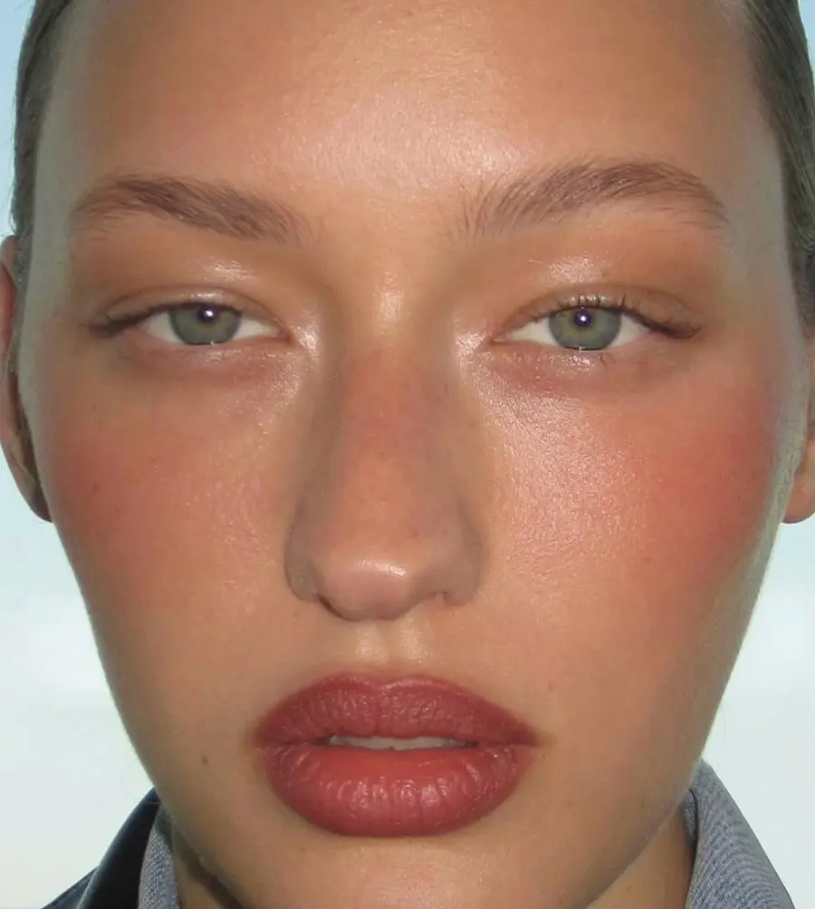Natural Radiance for Round Face Makeup Styles