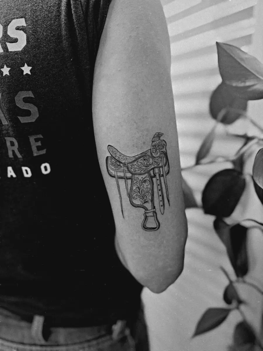 Stylish saddle tattoo exuding western charm