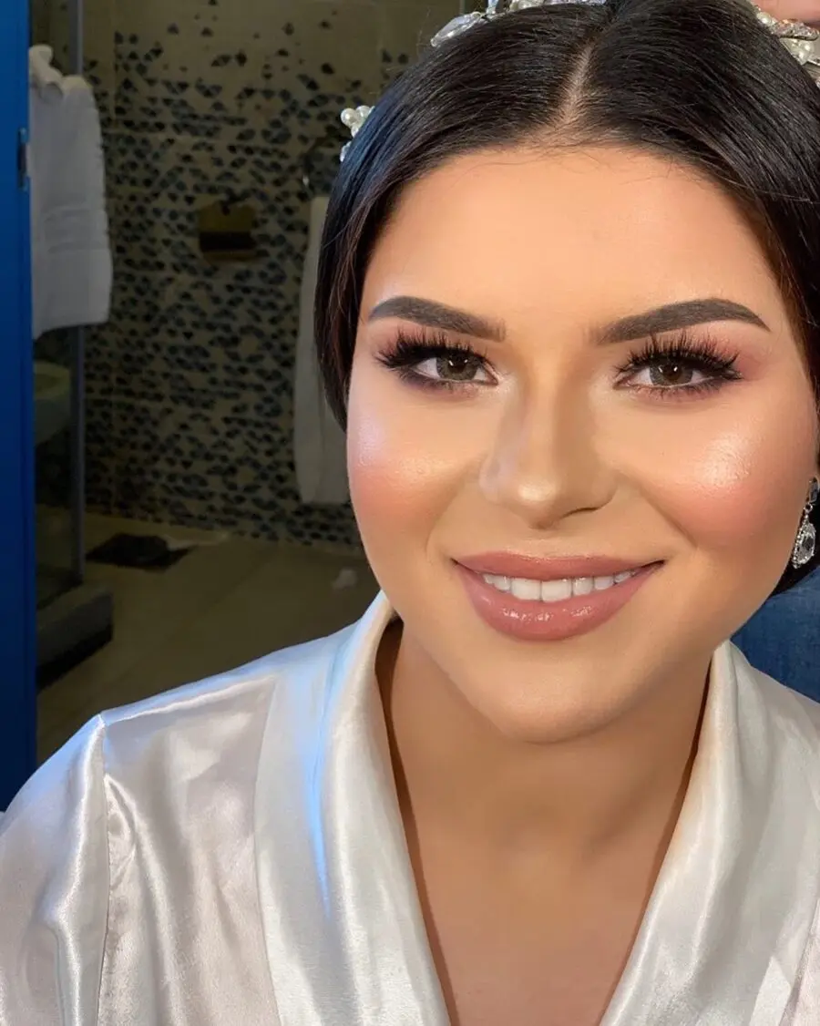 Elegant natural makeup for small eyes