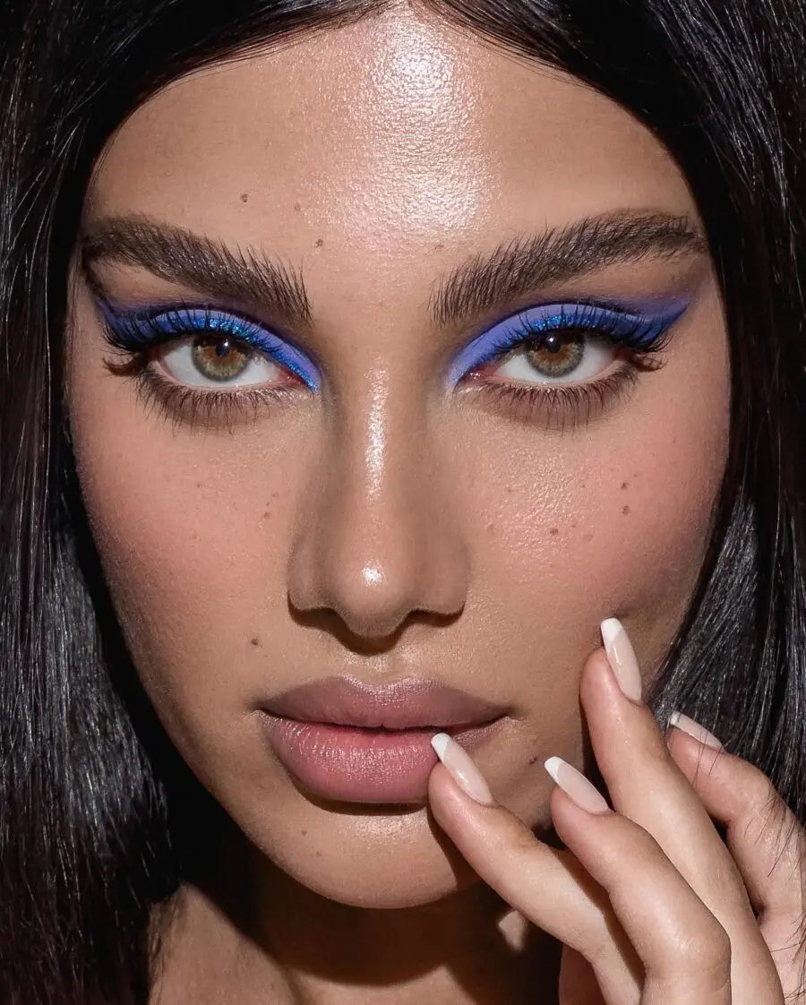 Vibrant blue eyeliner enhances small eyes beautifully