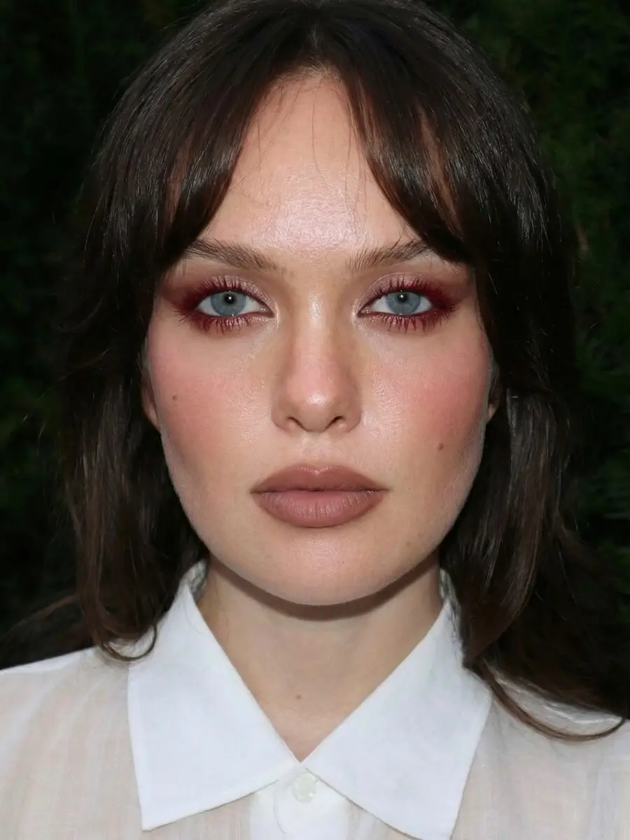 Bold eyeshadow enhances small eye features.