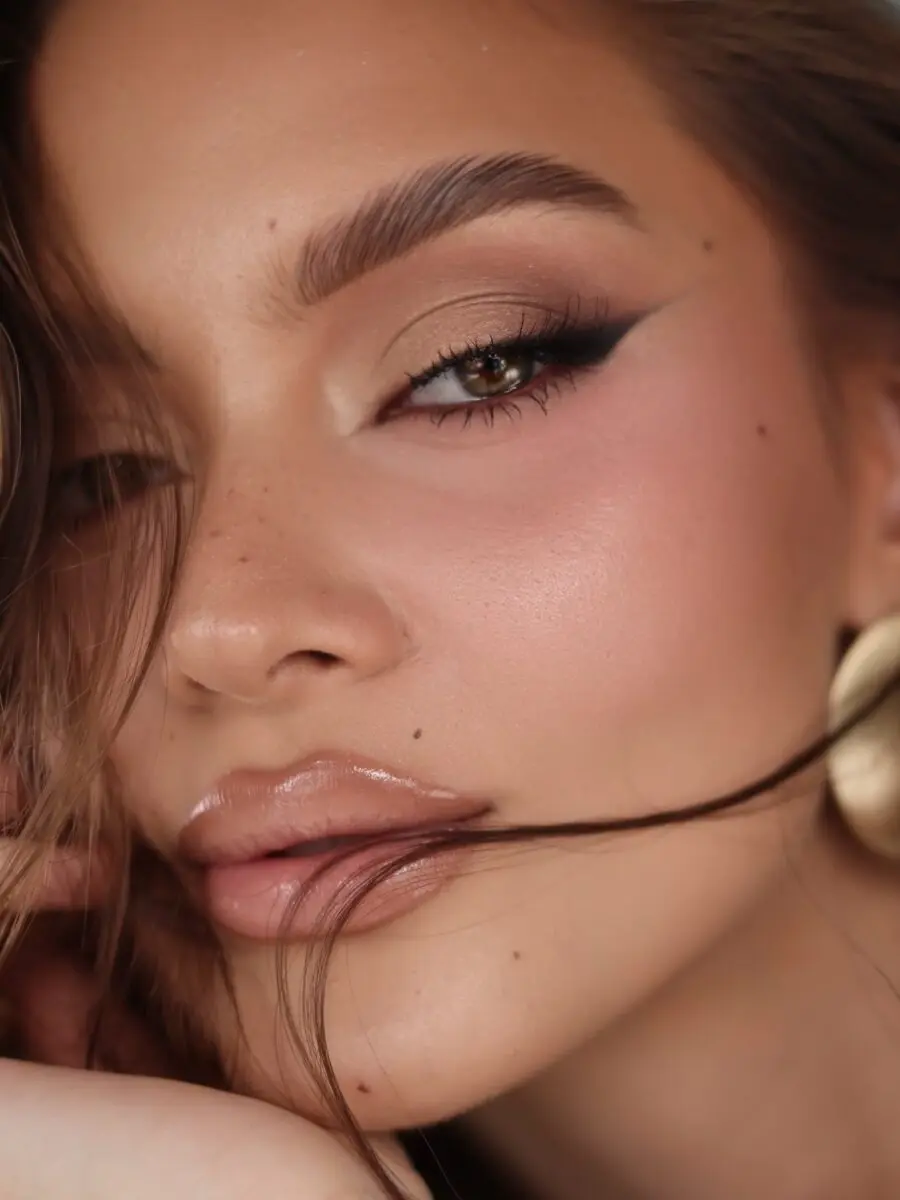 Glam Makeup Technique for Small Eyes