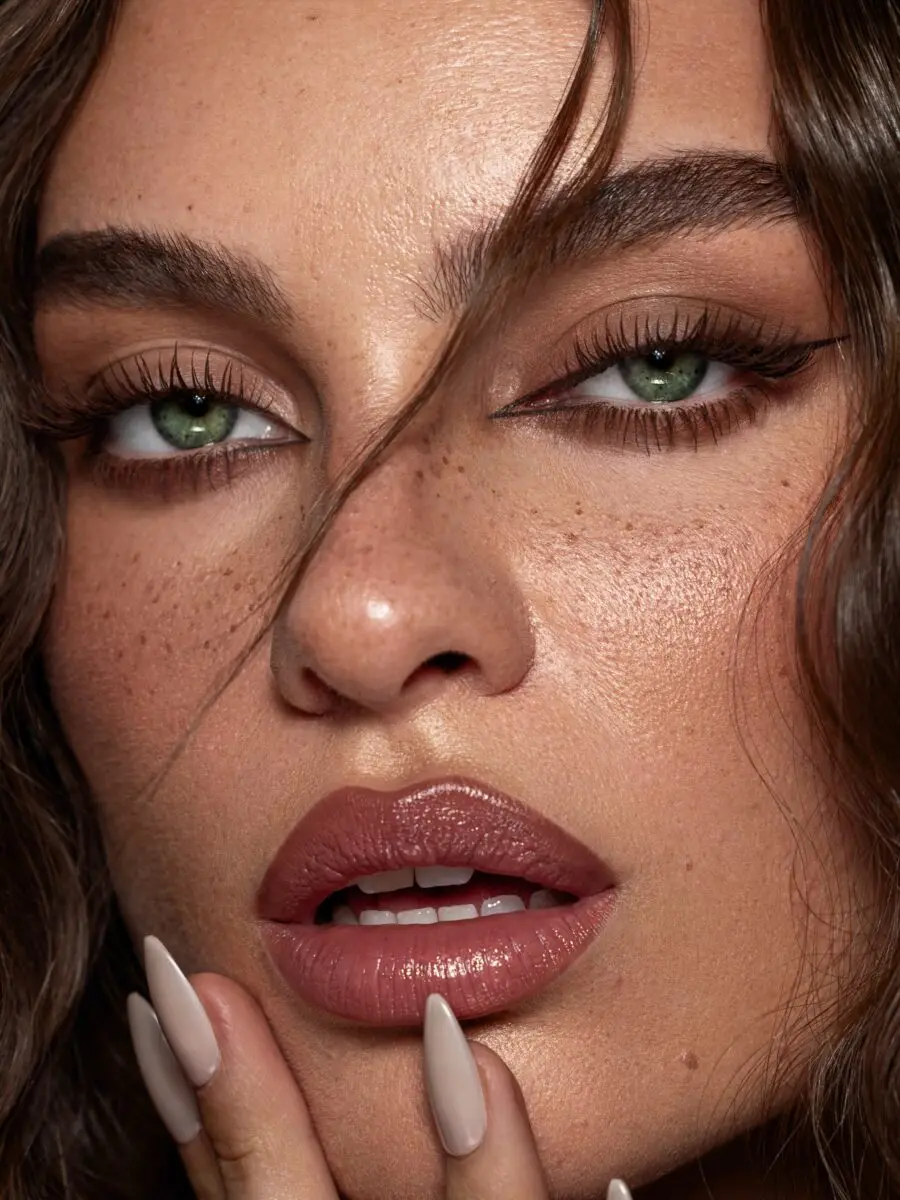 Sultry Makeup Enhancing Small Eyes Elegance