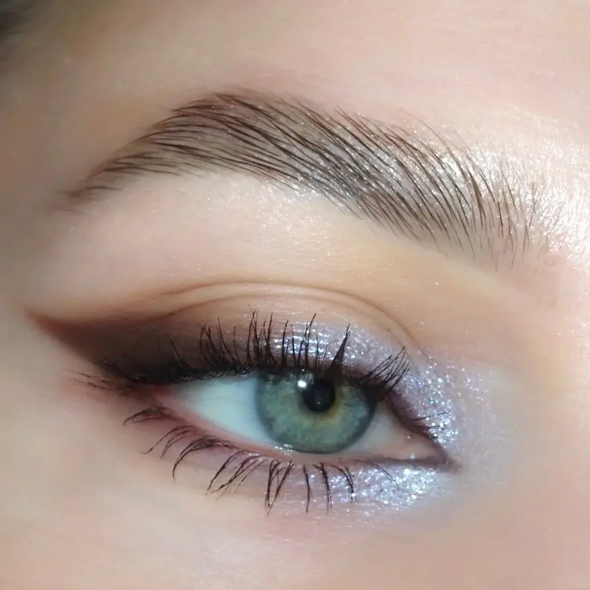 Gorgeous halo eye with shimmering accents