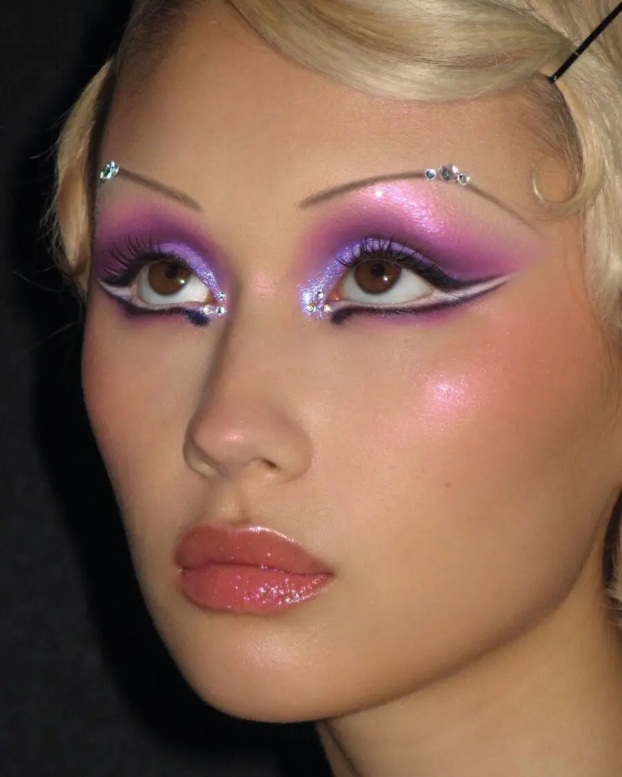 Glossy finish enhances thin lip elegance