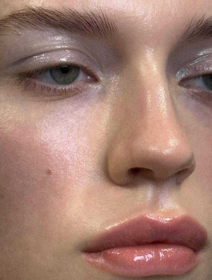 Enhancing thin lips with a glossy finish