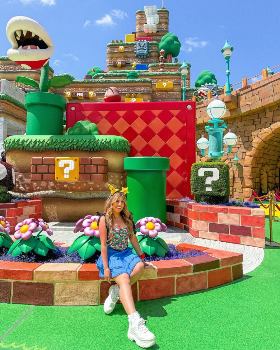 Vibrant summer outfit at Universal Studios