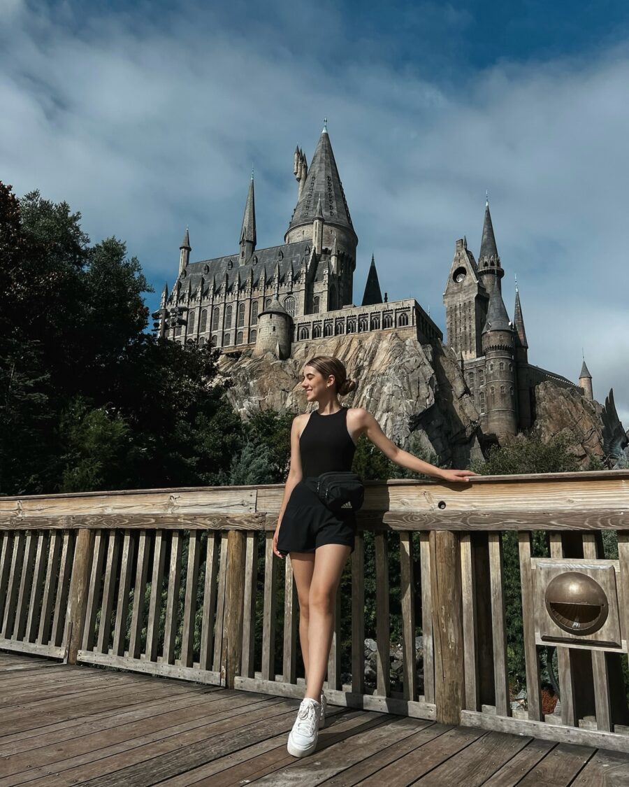 Stylish Hogwarts-Inspired Outfit for Theme Parks
