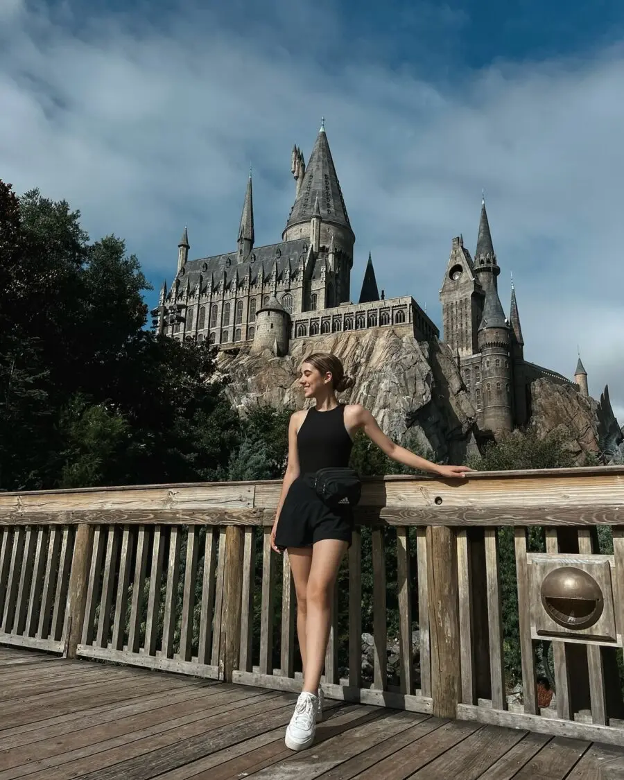 Stylish Hogwarts-Inspired Outfit for Theme Parks