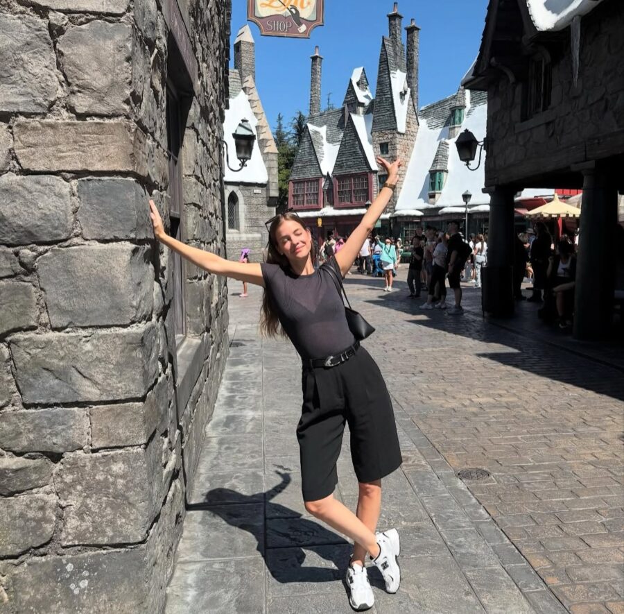 Stylish Casual Outfit for Universal Studios