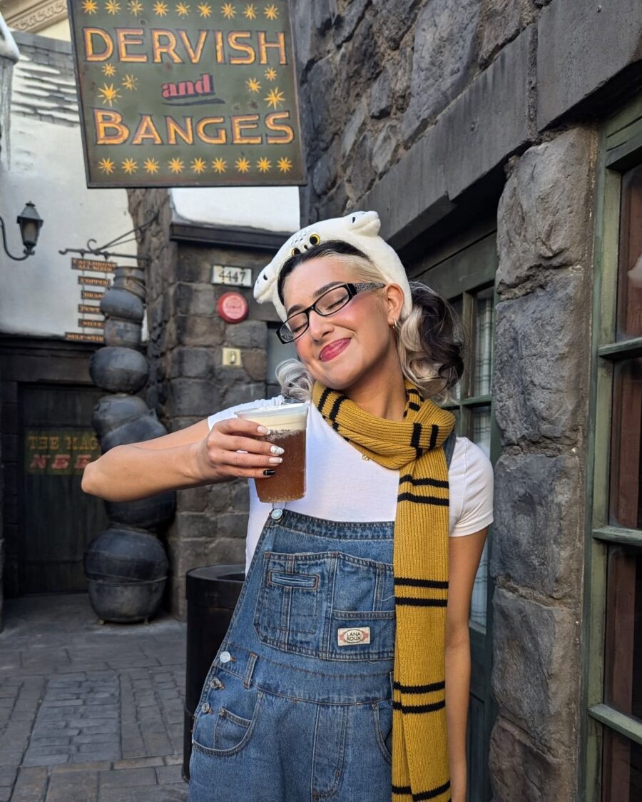Playful outfit for Universal Studios fun