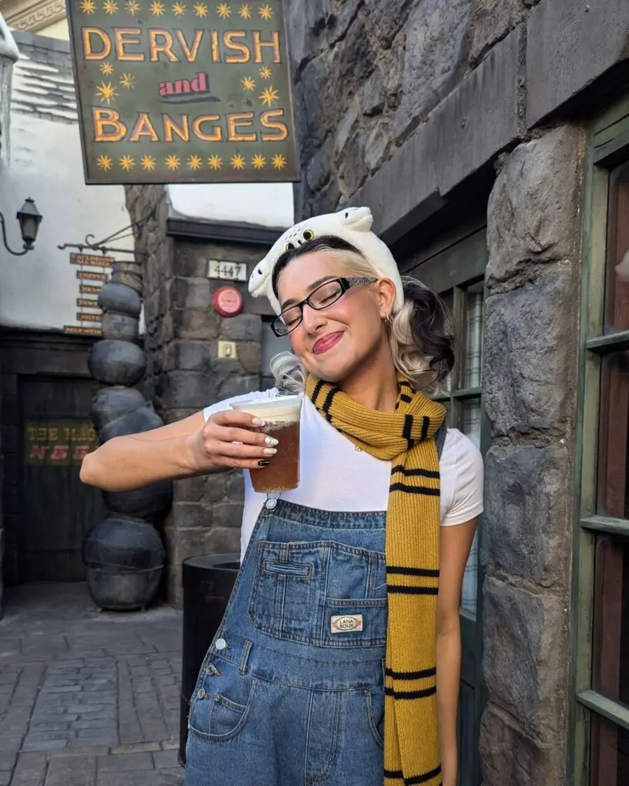 Playful outfit for Universal Studios fun
