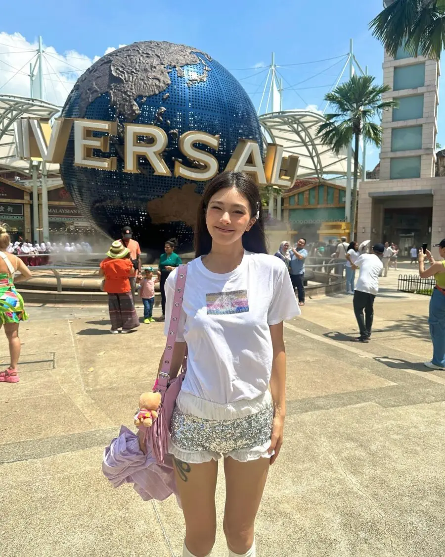 Chic Summer Outfit at Universal Studios