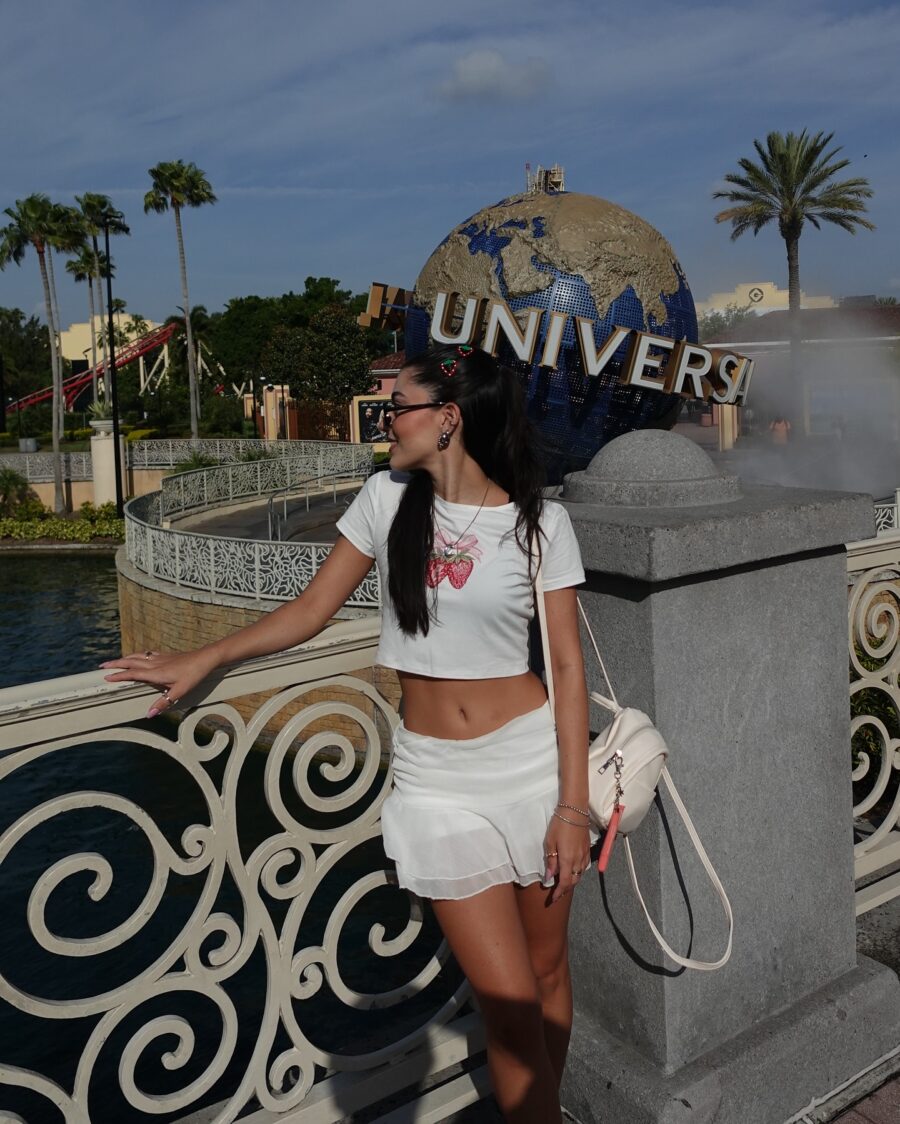 Chic summer look for Universal Studios fun