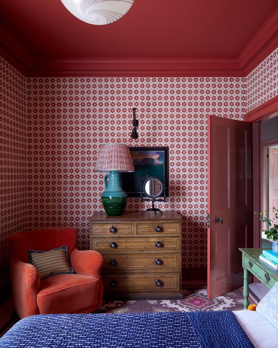 Cozy and Vibrant Bedroom Decor Inspiration