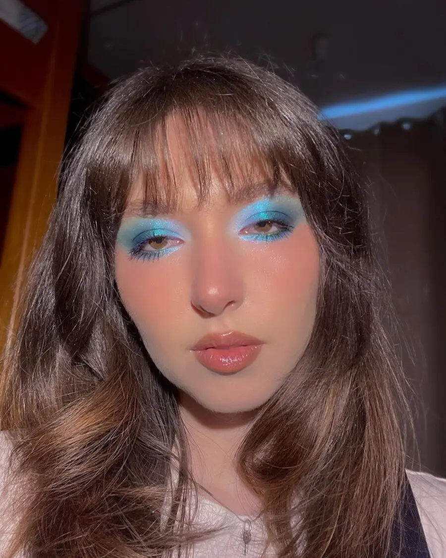 Vibrant halo eye makeup with striking blue tones