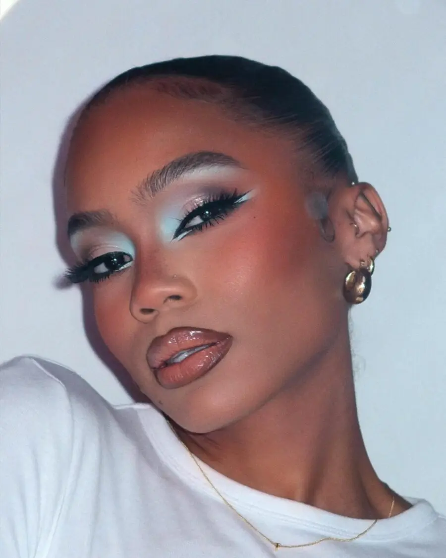 Vibrant aqua glam with luscious lips