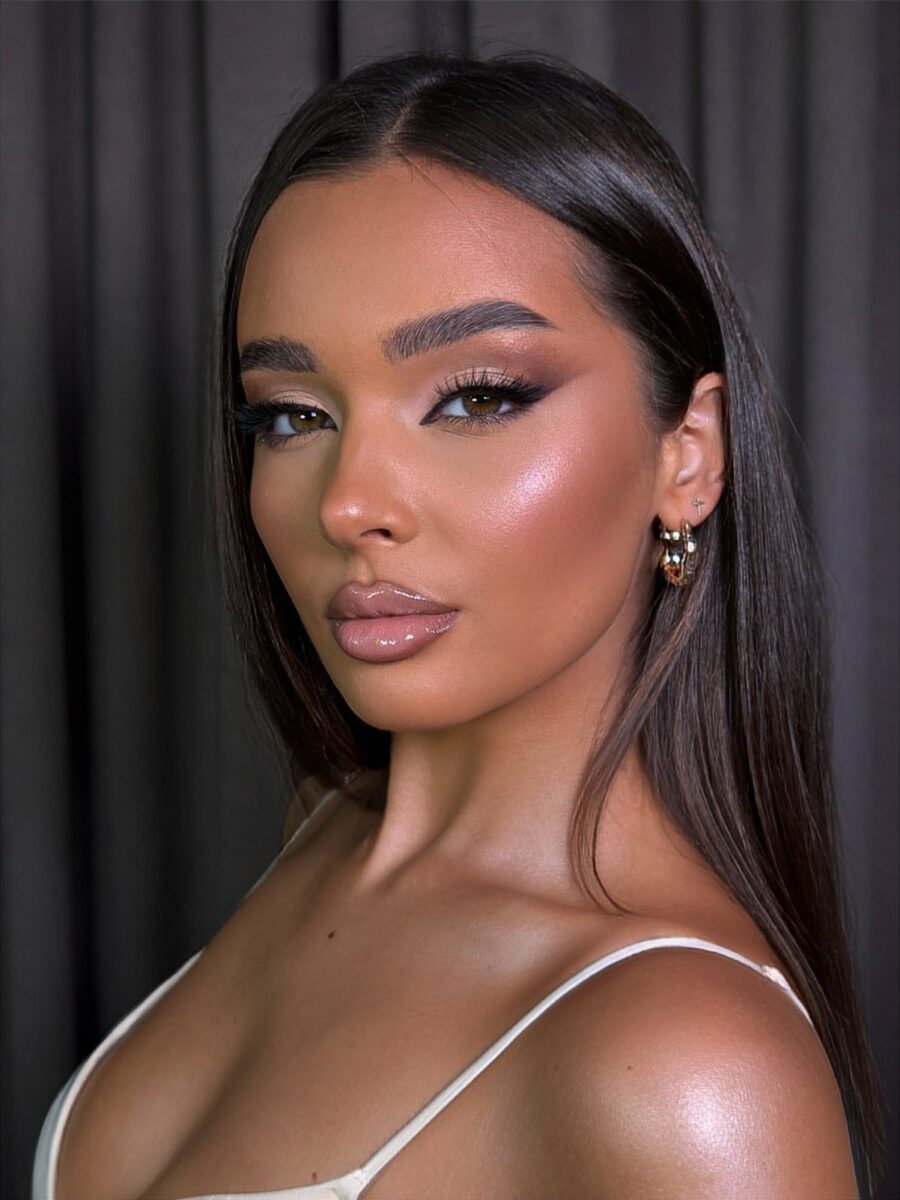 Glamorous makeup for elegant wedding guests