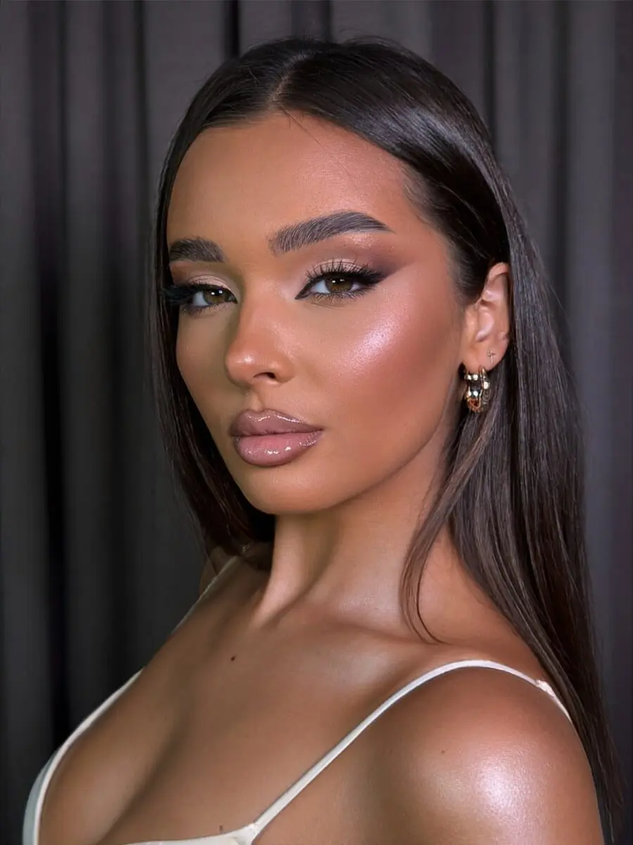 Glamorous makeup for elegant wedding guests