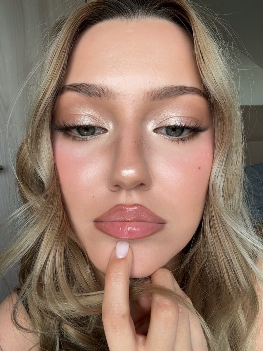 Radiant natural glow with soft lips