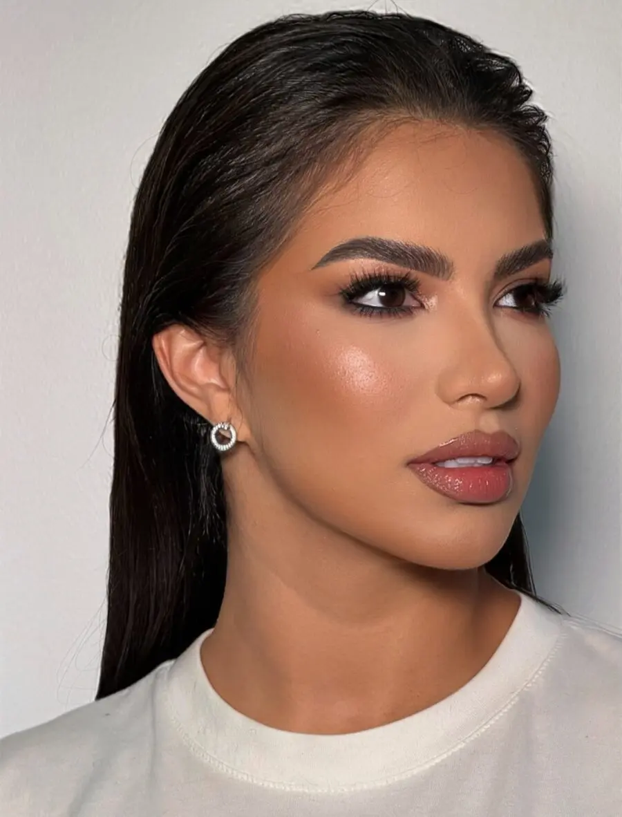Stunning natural glow for wedding guests