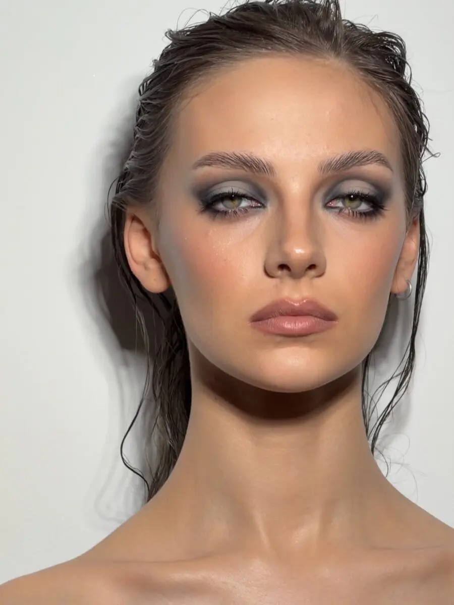 Stunning smoky eyes with a natural glow