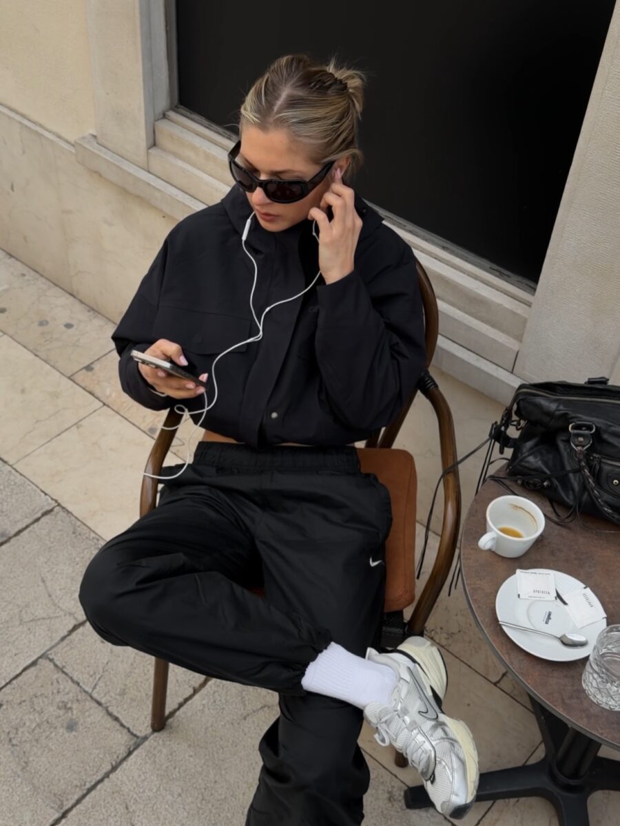 Chic street style with white sneakers and sunglasses