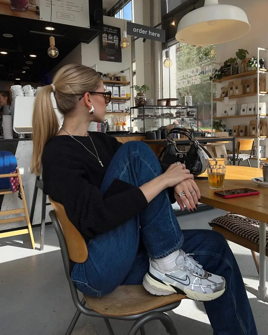 Chic and casual café outfit with sneakers