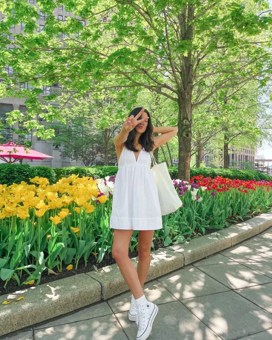 Effortless summer style with white sneakers