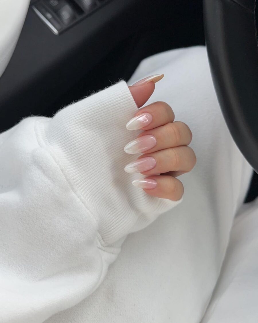 Elegant baby boomer nails with a soft touch