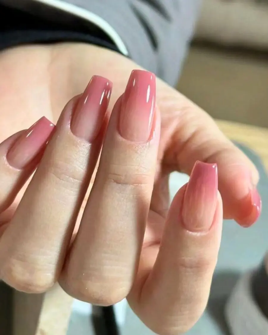 Elegant ombre pink nails for a chic look