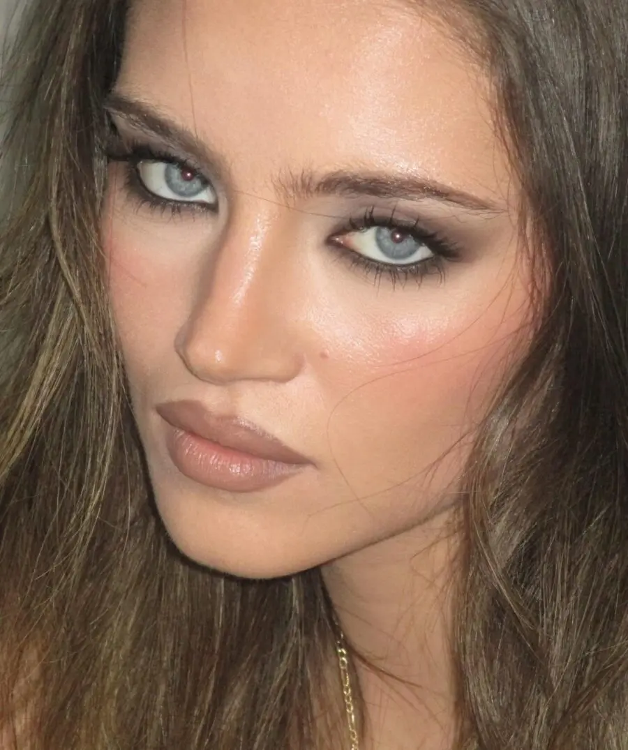 Sleek and sultry baddie makeup vibe