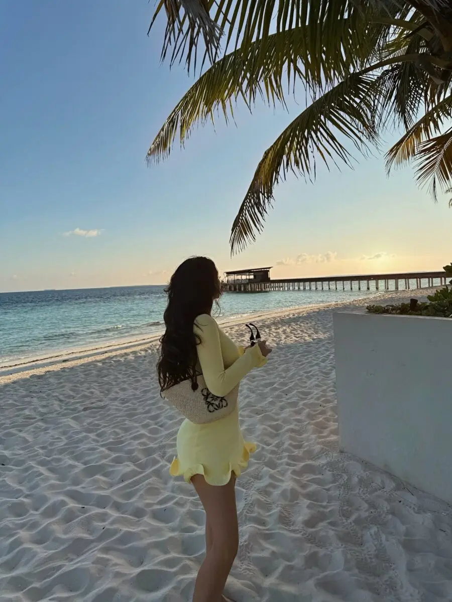 Chic beach outfit for sunset strolls