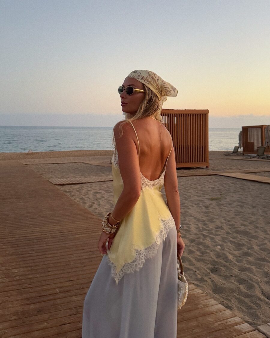 Chic beach style with a vintage twist