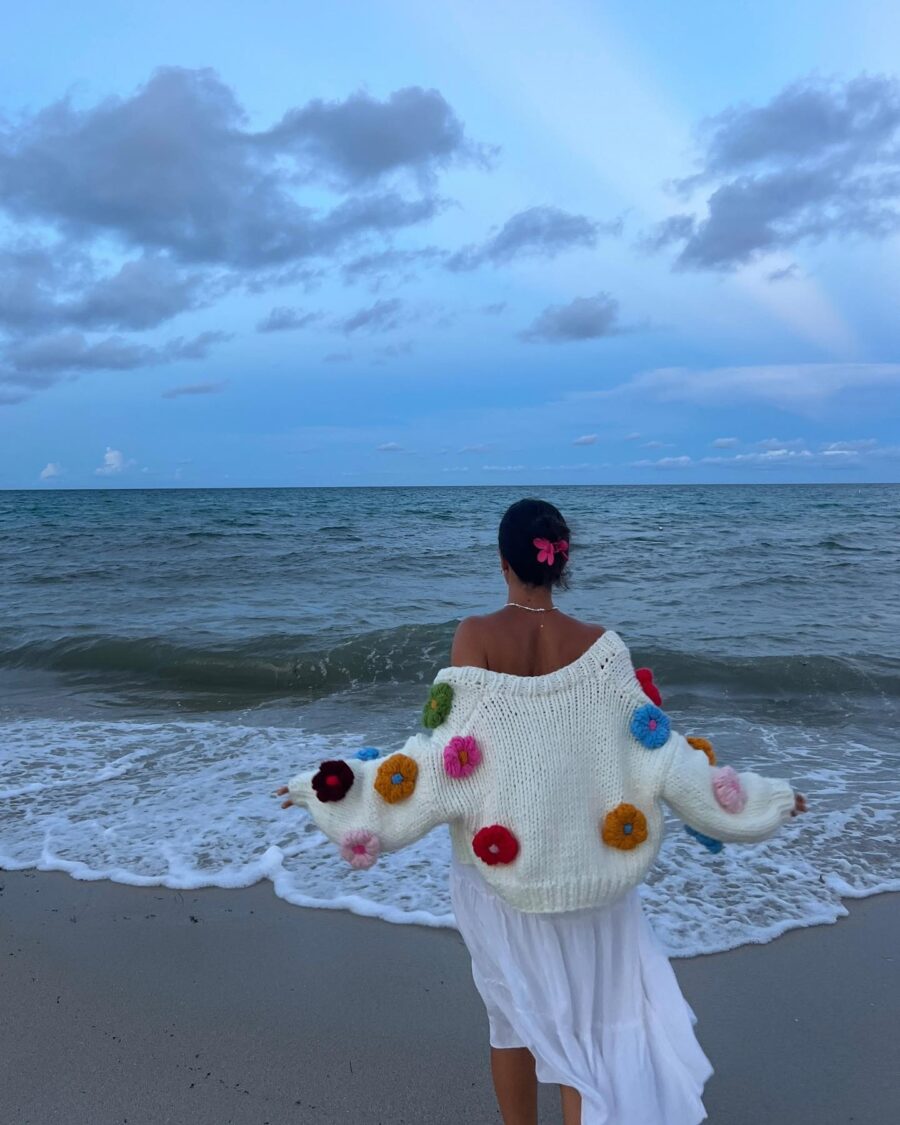 Charming beach attire for a relaxed vibe