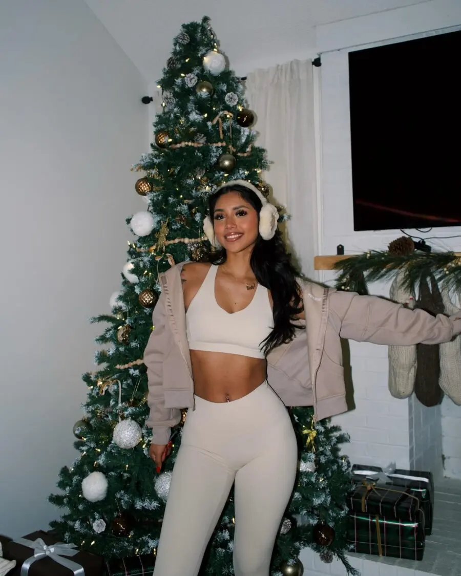 Cozy gym outfit perfect for holiday vibes