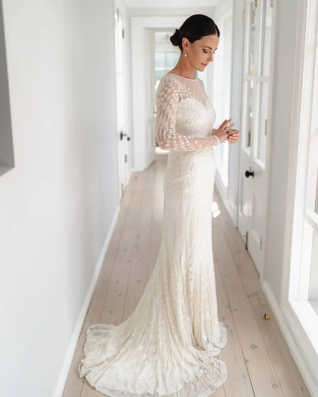 Elegant wedding dress with delicate long sleeves