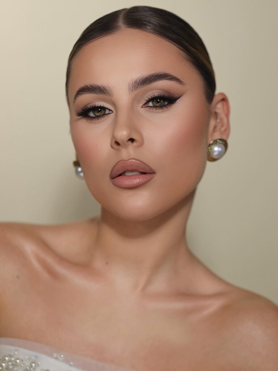 Stunning bridal makeup with sophisticated elegance