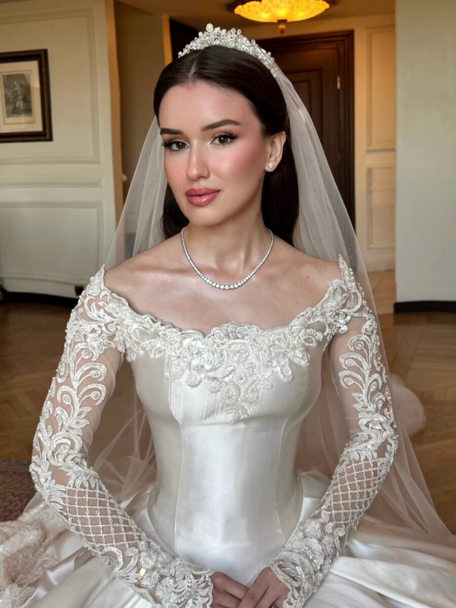 Elegant bridal makeup for a timeless look