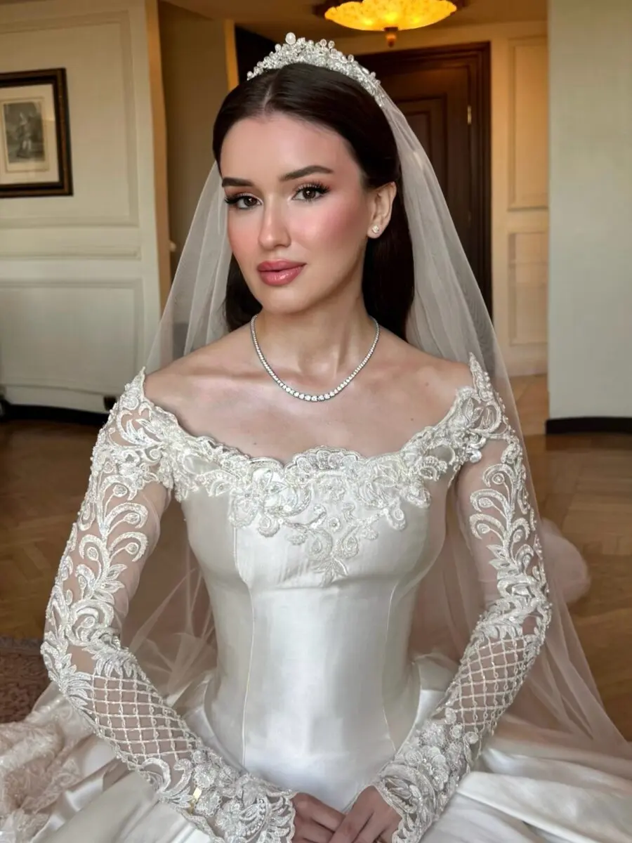 Elegant bridal makeup for a timeless look