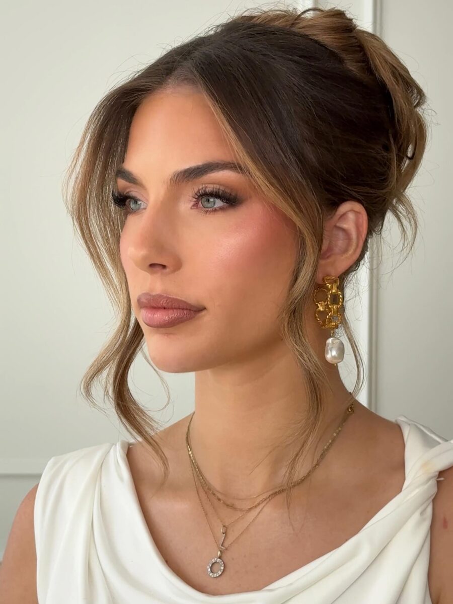 Elegant bridal makeup for a timeless look