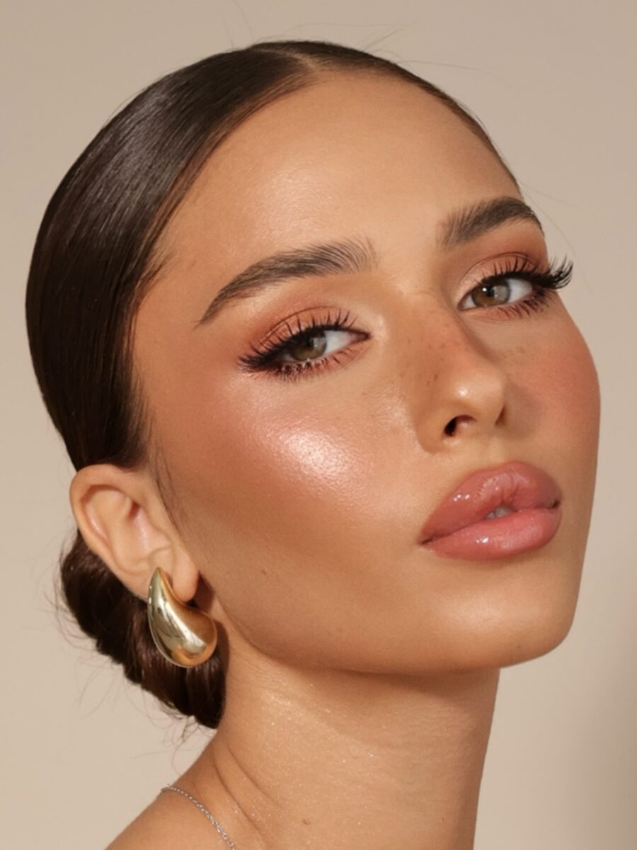 Radiant bridal makeup for a natural look
