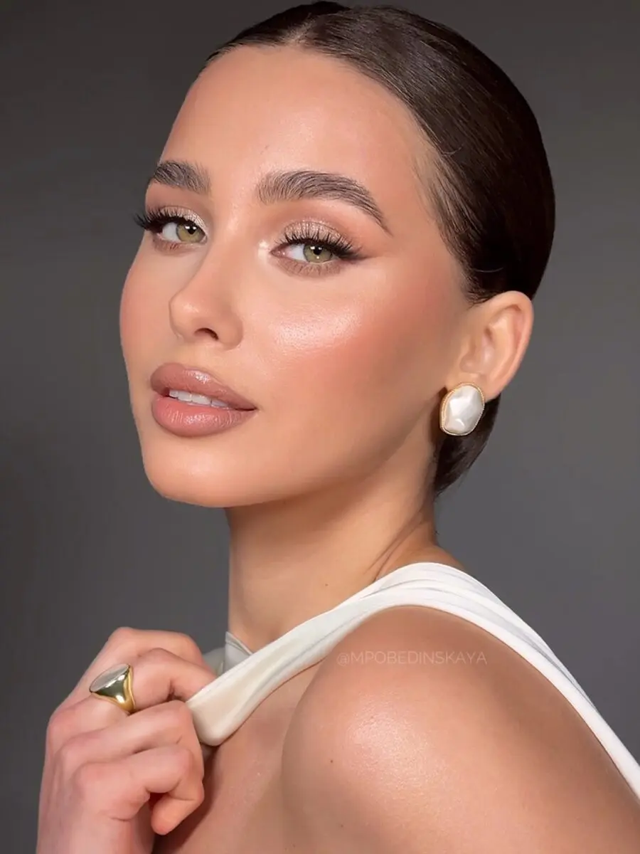 Glamorous yet natural bridal makeup look